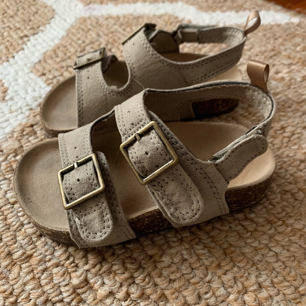 Oshkosh B’Gosh Toddler Size 7 Sandals